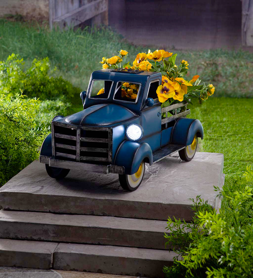 Retro style solar pickup truck garden decoration