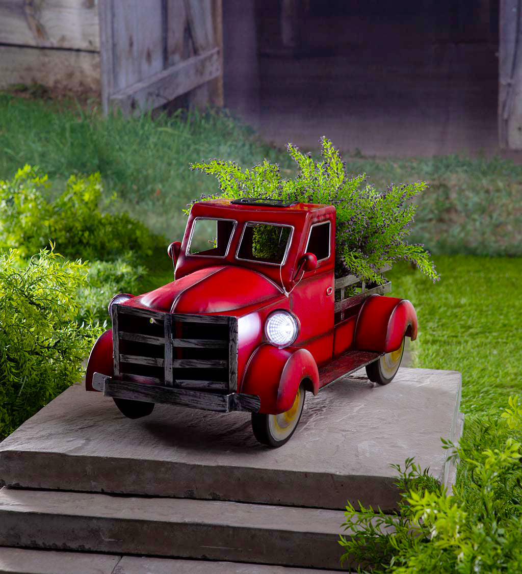 Retro style solar pickup truck garden decoration