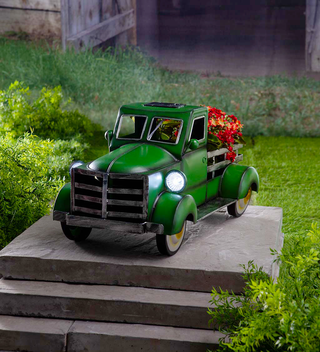 Retro style solar pickup truck garden decoration