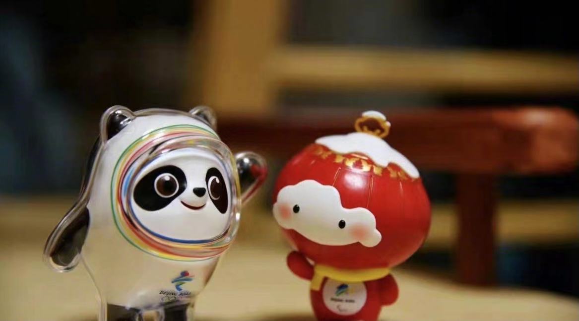 Beijing 2022 Winter Olympics Mascot Bing Dwen Dwen Glass Dome Decoration